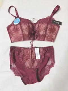 エメフィール　レースアップ　ノンワイヤー　超盛ブラ　ショーツセット