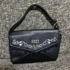 axes femme ポーチ ブラック 蝶モチーフ