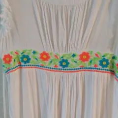 最終お値下げ♥️ノースリーブ二重フリル袖 ネオンカラー刺繍フォークロワブラウス