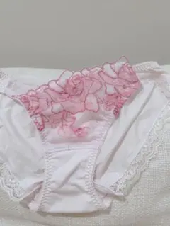 ワコール花柄ピンクショーツ Mサイズ