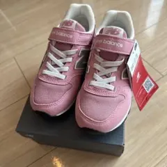 新品タグ付き　ニューバランス　18.5cm