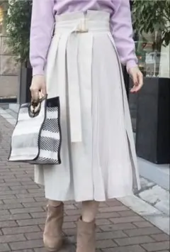 ホワイトプリーツ切替フレアスカート　マーキュリーデュオ　ラップ風スカート