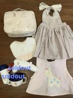 ブランドベビーグッズ♡女の子4点セット　バーバリーファミリアジェラピケ