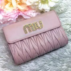 美品✨ MIUMIU 三つ折り財布 ビジュー マテラッセ クリスタル ピンクのサムネイル