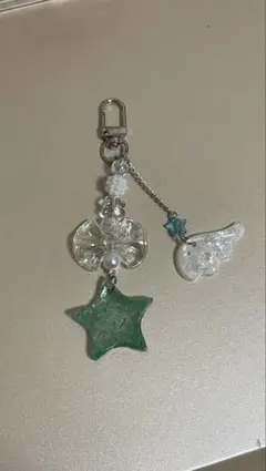星型と羽根型のチャーム