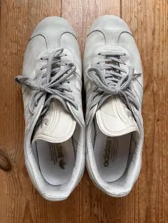 adidas Gazelle グレー スニーカー