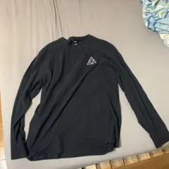 HUF ブラック ロングスリーブTシャツ