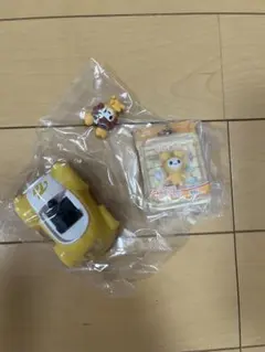 TWICE LOVELYS プルバックカー＆キーホルダーセット