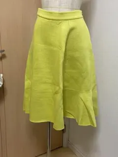 calvin kleinカルバンクラインダンボール素材フレアスカート イエローのサムネイル