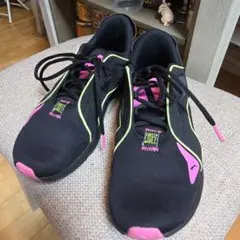 PUMA ランニングシューズ ブラック/ピンク/ライム