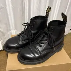 Dr. Martens 6ホール ブーツ ブラックのサムネイル