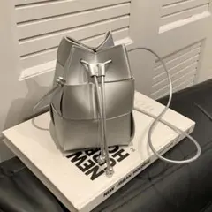 CHICVUE シルバー 巾着型ショルダーバッグ