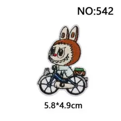 542LABUBU ラブブ ウサギの自転車刺繍アイロンワッペン