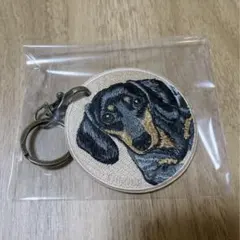 EMJOUR ダックス　刺繍キーホルダー