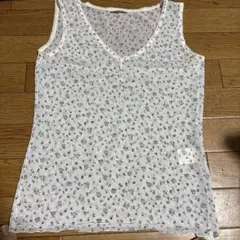 美品INED イネド 花柄 タンクトップ サイズ2のサムネイル