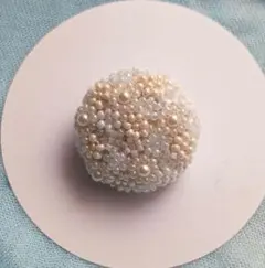 ハンドメイドブローチ　ビーズ刺繍