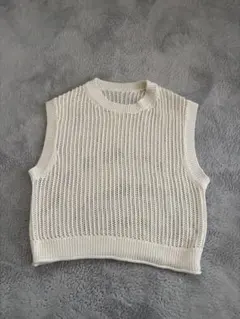 GU ホワイト ノースリーブニット