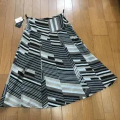 新品☆幾何学模様 スカート アート風 M☆日本製
