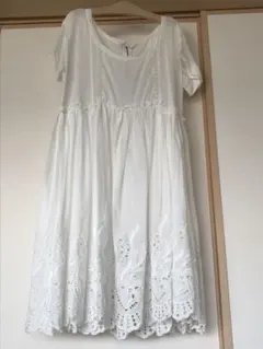 【新品タグ付】ナノユニバース　ワンピース　白（ホワイト）フリーサイズ