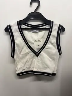 【新品 未使用 タグ付き】Bershka Vネックニットベスト Sサイズ