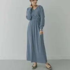 KBF+ プリーツ ストレート ワンピース ブルー 水色