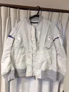 美品 sacai グレー　ホワイト ブルゾン MA-1 フライトジャケットのサムネイル
