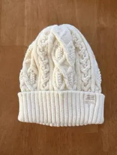 ホワイトニット帽 ケーブル編み