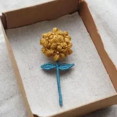 立体刺繍　ブローチ　イエロー