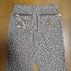 伊太利屋　ヒョウ柄刺繍カジュアルパンツ　サイズ9 美品