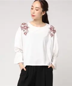 新品 MELROSE claire メルローズ フレアスリーブ刺繍Ｔ カットソー