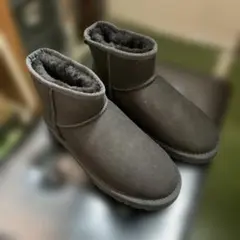 UGG ムートンブーツ ブラック 24cm ショート　未使用品　送料込みです★のサムネイル