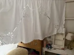 フランスアンティークஐ⋆*ホワイト花柄刺繍のカフェカーテン・ドイリー付き
