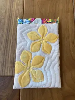 最終sale✨ハワイアンキルト　バネ口ポーチ　プルメリア