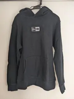 NEW ERA ブラックフード付きパーカー