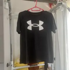 Under Armour ダークグレー アンダーシャツ YXL