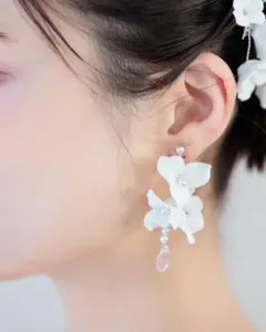 Refinado フラワービジュブライダルピアス【AE2507-08】