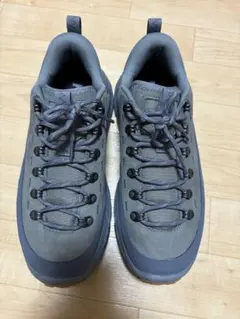 HOKA グレー スニーカーのサムネイル