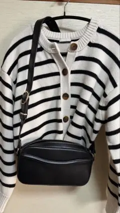 シンプルな黒のショルダーバッグ　H&M