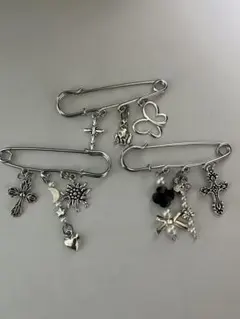 ［サービス価格］クローバーとリボンの安全ピンブローチ　3個セット