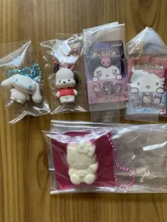 ガチャガチャ　キャラパキミニチュアコレクション　ハローキティ　タキシードサム他