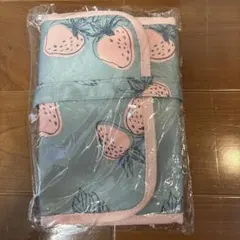 カルディ いちご柄 ポーチ 折りたたみ式