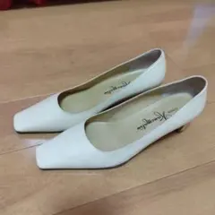 銀座かねまつ アイボリー スクエアトゥパンプス