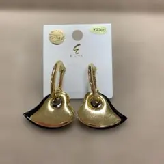 【未使用】 ゴールド ブラック ハート型 イヤリング