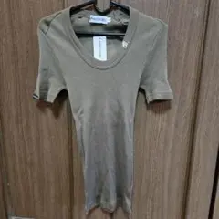リブ編みオリーブグリーンTシャツ