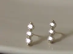 CZダイヤピアス 3粒石 シンプル ゴールド スタンドピアス