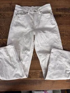 UNIQLO ホワイト ストレートデニム　63.5cm ユニクロ　25