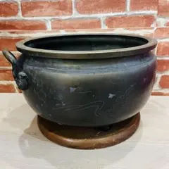 火鉢 山水画 彫金 飾り台付き 火鉢 手炙り 木製台座付き 真鍮製 - メルカリ