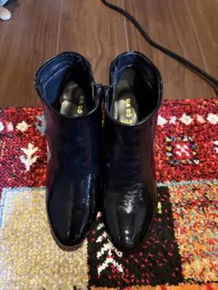 CAVA ショートブーツ　エナメルタイプ　ブラック　未使用23cm