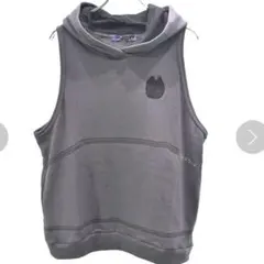 《美品》ドラッグストアーズ　D.S.CLUB フード付ブタ足跡ポケット付ベスト