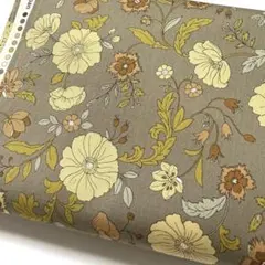 生地　ハギレ　花柄　ボタニカル　北欧柄　グレージュ